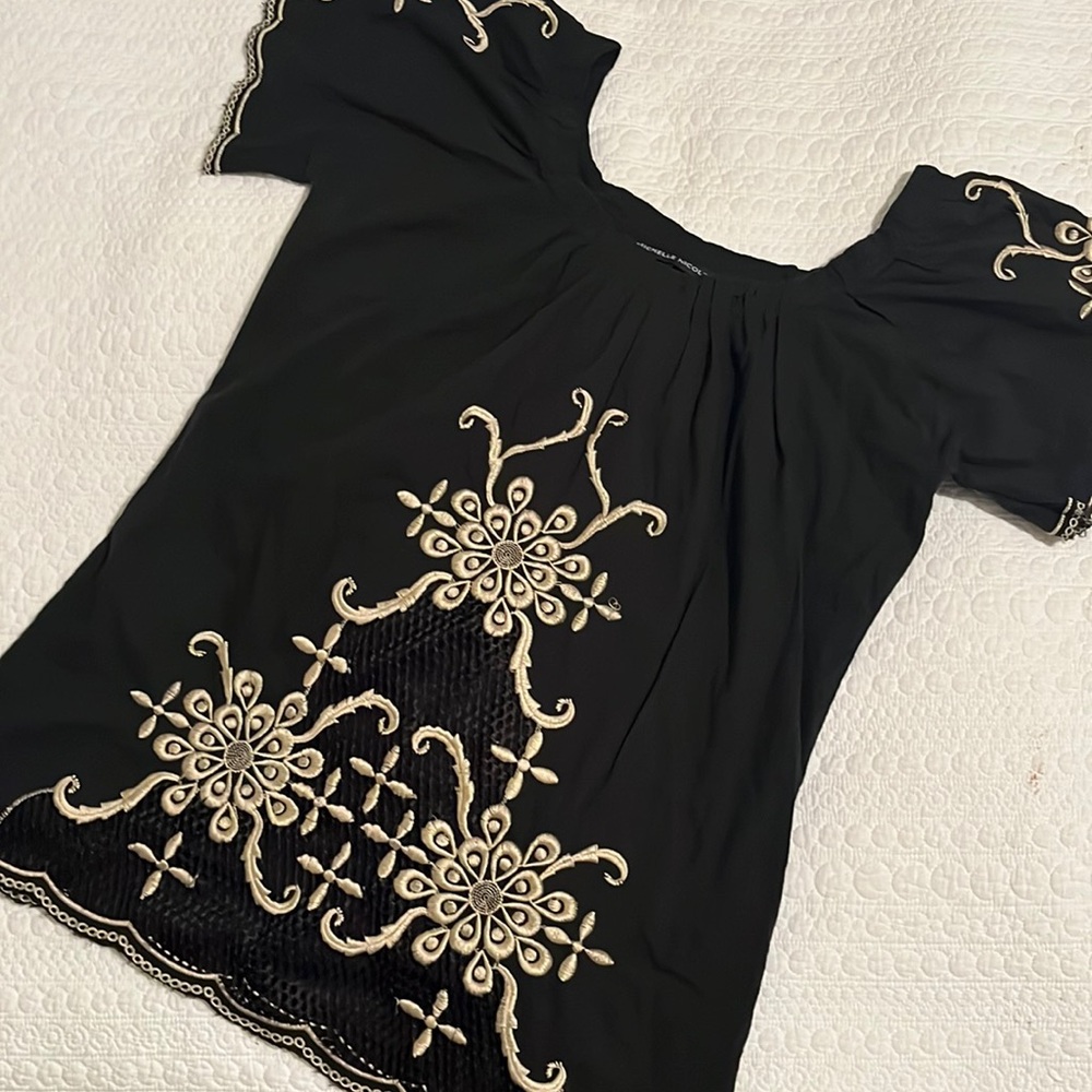 BLACK EMBROIDERED:michelle Nicole top ,ladies S
